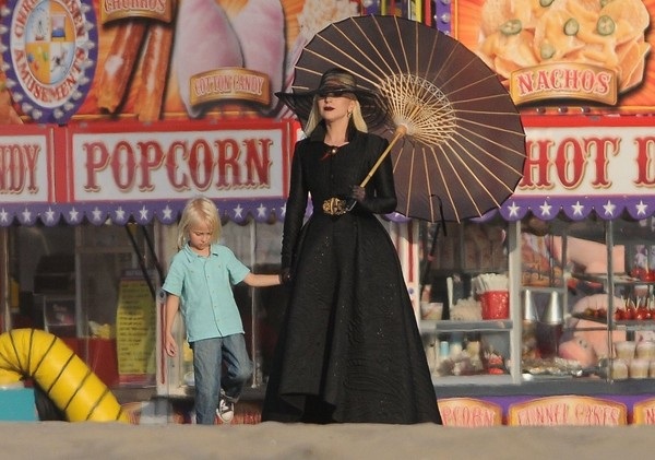 
 Lady Gaga, Sarah Paulson, Kathy Bates, Angela Bassett, Wes Bentley, Matt Bomer, Chloë Sevigny, Cheyenne Jackson, Evan Peters là những ngôi sao của phần 5 bộ phim này
