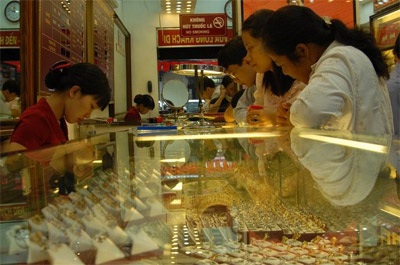 Giá vàng “quay đầu” đi xuống, USD tăng mạnh - 1
Giá vàng SJC “quay đầu” giảm 110.000 đồng/lượng