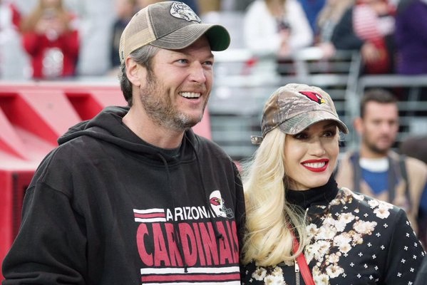 Gwen Stefani hạnh phúc bên Blake Shelton - 3
Fan ủng hộ tình cảm của Gwen, 46 tuổi, và Blake, 39 tuổi.