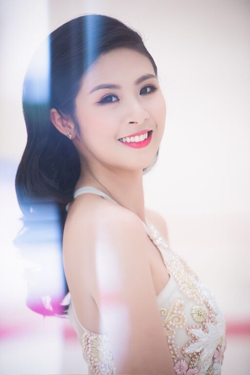 Hoa hậu Ngọc Hân đẹp như mộng với váy xuyên thấu - 8
Ngọc Hân chia sẻ, cô tin rằng hôn nhân là duyên số
