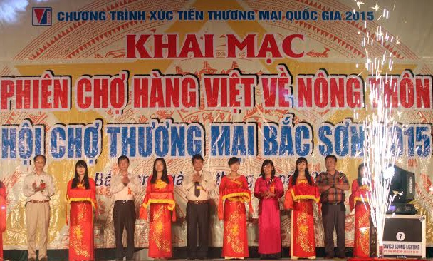 Sự kết hợp giữa tổ chức hội chợ, các hoạt động xúc tiến thương mại với các phiên chợ Việt đã tạo ra sức hấp dẫn cho hàng Việt
