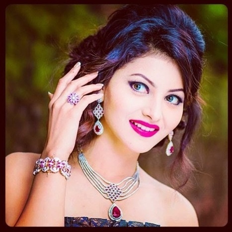 Ngỡ ngàng với nhan sắc bốc lửa của tân hoa hậu Ấn Độ - 3
Urvashi Rautela không phải cái tên xa lạ tại Bollywood