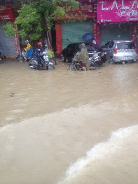 7 người chết, 10 người mất tích trong trận mưa lũ lịch sử - 7