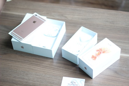 
Phiên bản vàng hồng thu hút sự quan tâm của khách hàng nên được các cửa hàng nhập về đầu tiên
