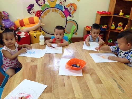Ngắm ngôi trường mầm non song ngữ Hoa Trà My hiện đại của Thủ đô - 13 http://resources.hoatramyschool.edu.vn/Upload/hoatramyschool/H%C3%A0/l%E1%BB%9Bp%20baby.jpg
