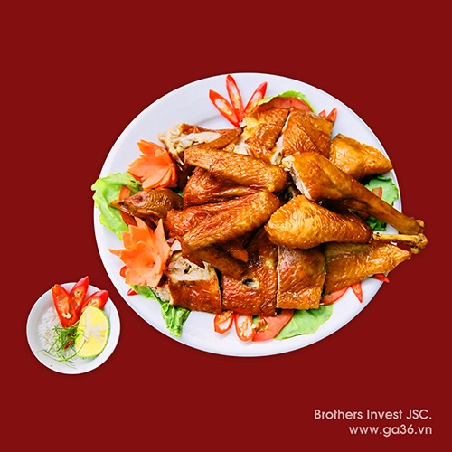 Ăn gà truyền thống cực ngon ở Hà Nội - 4 Gà quay nguyên con bắt mắt mềm thơm đậm vị, vừa có thể ăn cùng cơm lại vừa có thể làm món nhậu