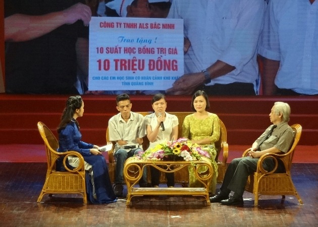 Gala 5 năm chương trình nghệ thuật “Chắp cánh ước mơ, vượt sông hồ tìm chữ” - 2 Gala 5 năm chương trình nghệ thuật “Chắp cánh ước mơ, vượt sông hồ tìm chữ” - 2