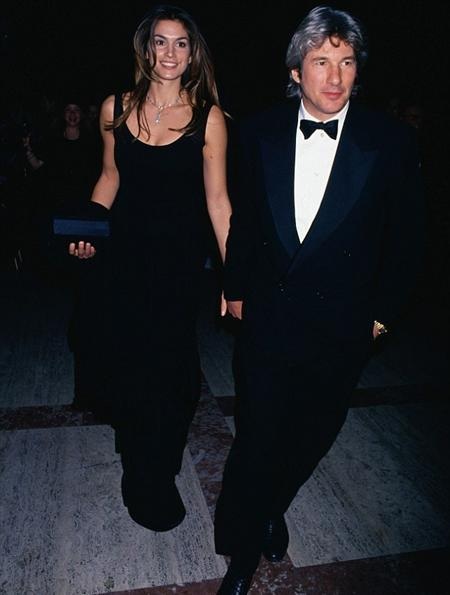 Cindy Crawford thừa nhận chính chồng cũ đã giúp mình nổi tiếng - 2 Người đẹp trải lòng về cuộc hôn nhân đầu tiên với Richard Gere