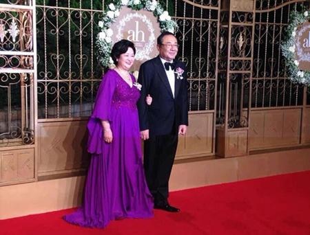 Toàn cảnh “siêu đám cưới” của “cặp đôi vàng” Huỳnh Hiểu Minh - Angela Baby - 12 Bố mẹ Huỳnh Hiểu Minh