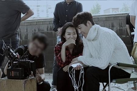 Đôi tình nhân Kim Woo Bin và Shin Min Ah đẹp ngất ngây trong quảng cáo mới - 5 Sự ăn ý của cả hai khiến đoàn làm phim phải ghen tị