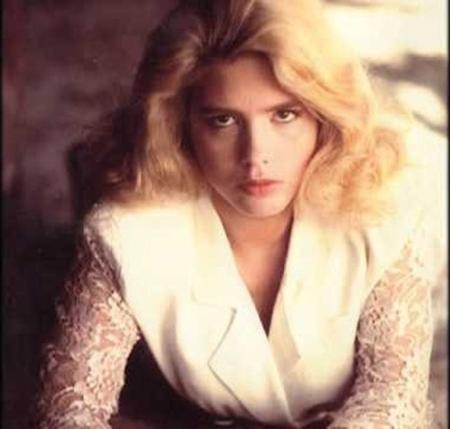 Hoa hậu Hollywood năm 1998 Jill Ann Weatherwax có vẻ đẹp gợi cảm và giọng hát tuyệt vời. Vào tháng 3/1998, Jill đã bị đâm đến chết và thi thể bị vứt đằng sau trại nuôi thú ở Fresno.