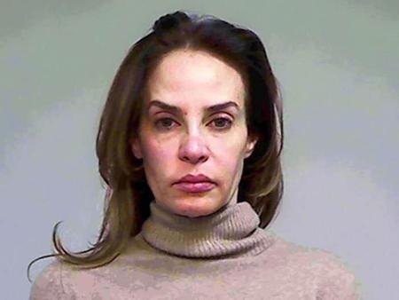 Đầu tháng 10 năm nay, cựu Hoa hậu Venezuela, Carmen Lechin đã phải ra hầu tòa vì hành vi gây rối trên máy bay, tấn công tiếp viên hàng không và say xỉn trên chuyến bay.