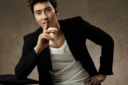 Si Won cũng gặp nhiều khó khăn với việc giữ gìn hình tượng