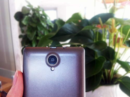 Cận cảnh bộ đôi FPT S455 và S550 - 5 Cụm camera và đèn flash được bố trí cân đối ở mặt sau