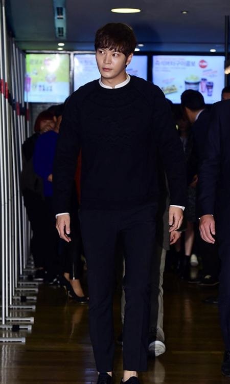 “Người tình màn ảnh” của Kim Tae Hee bất ngờ thú nhận đã “cảm nắng” bạn diễn - 6 Joo Won trong buổi họp báo phim mới hôm 27/10