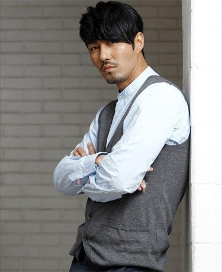 Mới đây, chương trình truyền hình List of names của Hàn Quốc đã đưa tin về thời thơ ấu đầy khó khăn của Cha Seung Won. Dù hiện tại đang là một ngôi sao vô cùng giàu có nhưng cả gia đình Cha Seung Won từng phải sống trong một tầng hầm ẩm ướt trong suốt 3 năm ròng.