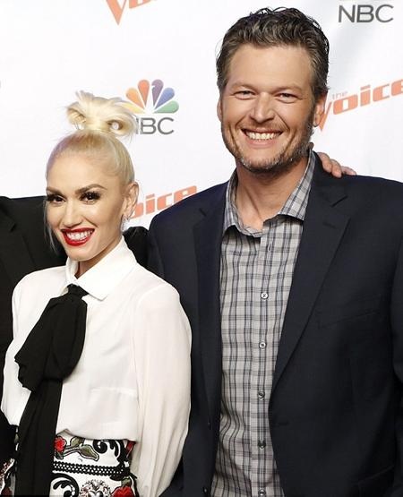 Nữ HLV The Voice Mỹ dứt tình với chồng cũ, thừa nhận chuyện yêu “bồ trẻ” - 3 Blake Shelton và Gwen Stefani chính thức công khai hẹn hò