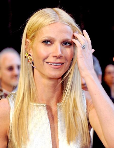 Chàng ca sĩ Chris Martin đã cầu hôn bà xã Gwyneth Paltrow một chiếc nhẫn kim cương 8 carat nhưng sau 12 năm chung sống, cặp sao vẫn cứ “đường ai nấy đi”.