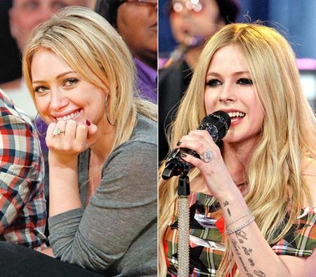 Hilary Duff và Avril Lavigne cùng nhận được một chiếc nhẫn kim cương 14 carat từ người bạn đời của mình. Tuy nhiên, Hilary Duff vẫn đang hạnh phúc với chàng cầu thủ Mike Comrie còn Avril Lavigne thì lại vừa chia tay với ông xã Chad Kroeger.