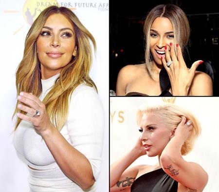 Kim Kardashian, Ciara và Lady Gaga là ba người đẹp may mắn được bạn trai dành tặng một chiếc nhẫn kim cương 15 carat. Khỏi nói cũng biết cả ba ngôi sao đều vô cùng tự hào vì món quà này và luôn luôn đeo chúng không nỡ rời tay.