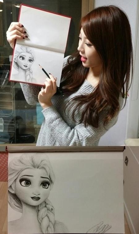 Khi các sao trổ tài làm họa sĩ - 1 Yura có biệt tài vẽ tranh phác thảo bằng bút chì