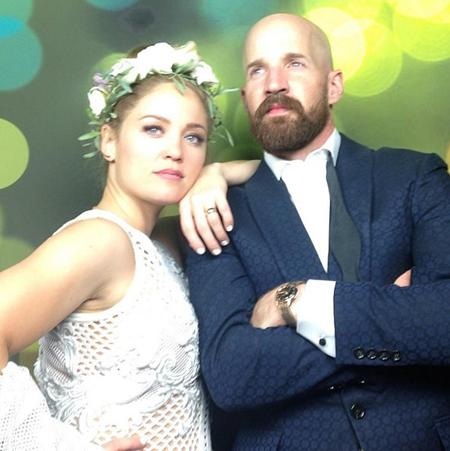 Nữ diễn viên điện ảnh Erika Christensen cũng đã chính thức nên duyên với Cole Maness trong một hôn lễ hạnh phúc tại Palm Springs, California hồi hè này.