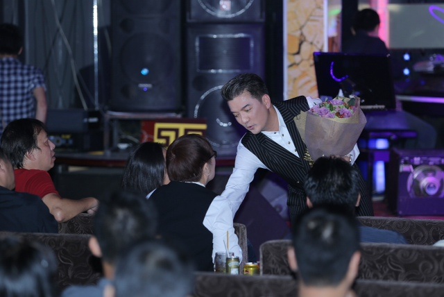 Ông hoàng nhạc Việt Đàm Vĩnh Hưng cũng thay mặt Quang Toàn cám ơn tình cảm của khán giả đã dành cho 2 anh em trong suốt thời gian qua.