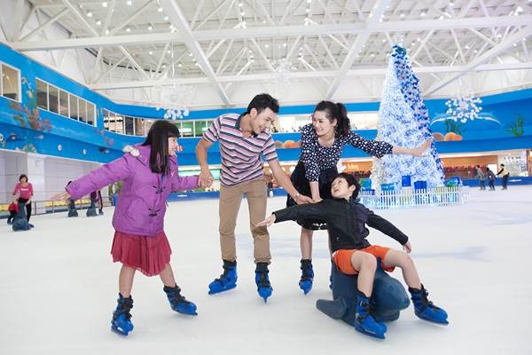 Giới trẻ Hà Nội đón “Olympic mùa đông” đầu tiên trong băng giá đúng dịp Noel - 2 Giới trẻ Hà Nội đón “Olympic mùa đông” đầu tiên trong băng giá đúng dịp Noel - 2