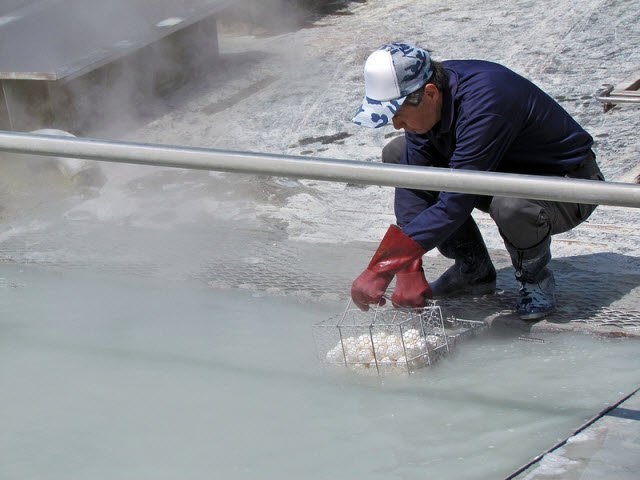 Đặc sản trứng đen kỳ lạ ở Nhật Bản - 2