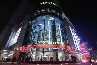 Điểm hẹn “check-in” không thể bỏ lỡ dịp Giáng Sinh - 1
Vincom Center Nguyễn Chí Thanh ấm áp với “Giáng sinh đỏ” rực rỡ