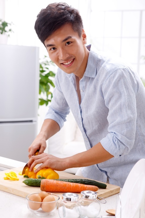 
Phụ nữ vẫn luôn kiếm tìm người đàn ông biết xoay xở trong bếp (Hình minh họa, nguồn shutterstock)
