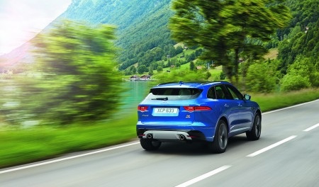 Jaguar F-Pace "tham chiến" phân khúc crossover cao cấp - 3