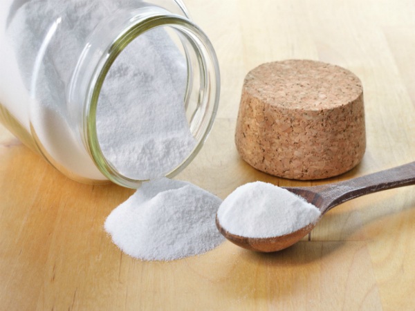 "Tuyệt chiêu" khử mùi tỏi tức thì - 4 Dùng baking soda để đánh răng sẽ khử mùi hôi của tỏi (Ảnh: Internet)