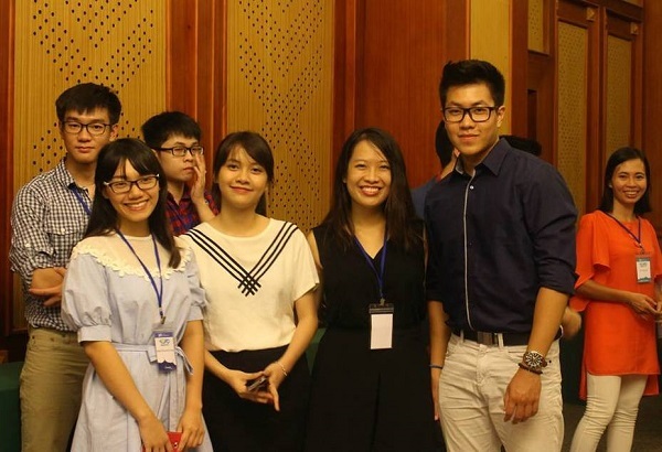 Nữ sinh trường Bưởi giành học bổng toàn phần tới ĐH danh tiếng Mỹ - 3 Trang tham gia chia sẻ kinh nghiệm “săn” học bổng tại hội thảo du học VAbroader.