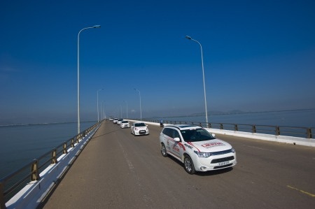 
Trước thềm Caravan, Outlander PHEV gây “sốt” với kết quả đi được 862km với 01 bình xăng 45 lít trong Thử thách 01 bình xăng của Mitsubishi (từ ngày 12 - 15/08)
