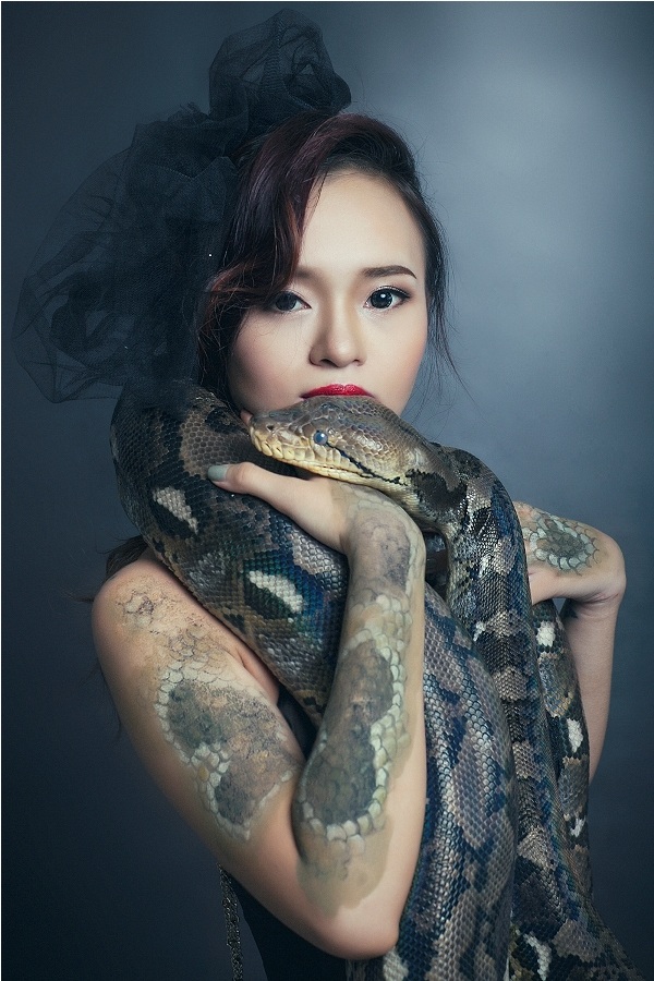 “Đứng tim” ngắm nữ sinh xinh đẹp tạo dáng với…trăn - 7 “Đứng tim” ngắm nữ sinh xinh đẹp tạo dáng với…trăn - 7