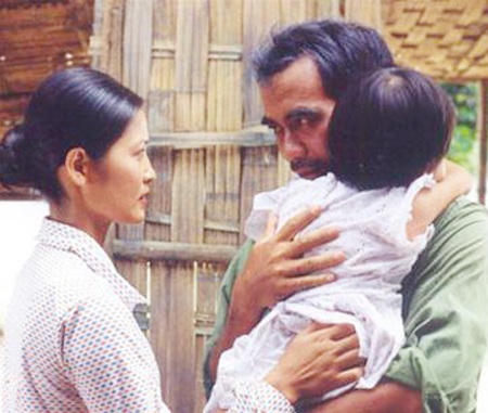 Đạo diễn Lưu Trọng Ninh: “Tôi luôn thụ động trước phụ nữ” - 2
Cảnh phim Bến không chồng - đạo diễn Lưu Trọng Ninh
