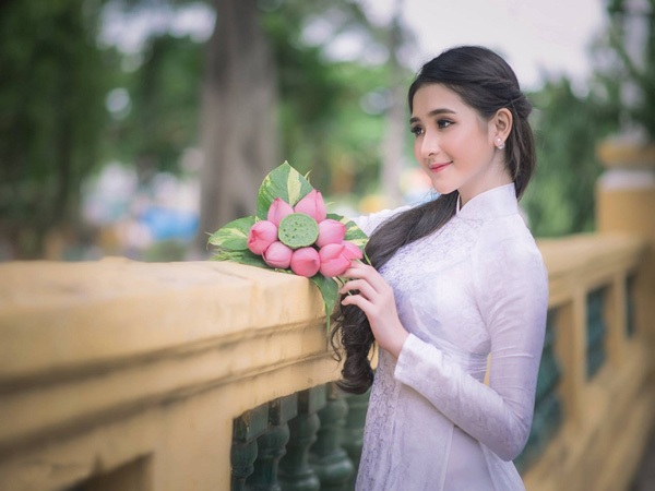 Nữ sinh Kinh tế đẹp tinh khôi trong tà áo dài trắng - 9 Nữ sinh Kinh tế đẹp tinh khôi trong tà áo dài trắng - 9