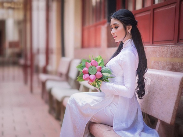 Nữ sinh Kinh tế đẹp tinh khôi trong tà áo dài trắng - 10 Nữ sinh Kinh tế đẹp tinh khôi trong tà áo dài trắng - 10