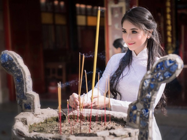 Nữ sinh Kinh tế đẹp tinh khôi trong tà áo dài trắng - 7 Nữ sinh Kinh tế đẹp tinh khôi trong tà áo dài trắng - 7