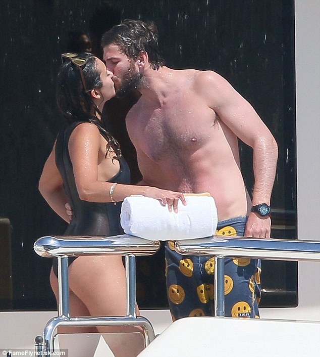 Cô và bạn trai mới hẹn hò được 1 tháng và đây là kỳ nghỉ đầu tiên của họ bên nhau