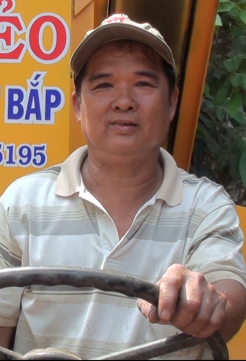 Ngả mũ trước kỹ sư “chân đất” chế máy lột vỏ, tách hạt bắp - 1
Kỹ sư chân đất Trần Công Nẻo