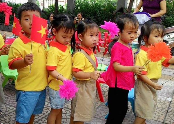 Ngắm “thiên thần nhí” rực rỡ cờ đỏ sao vàng ngày khai giảng - 12 Ngắm “thiên thần nhí” rực rỡ cờ đỏ sao vàng ngày khai giảng - 12