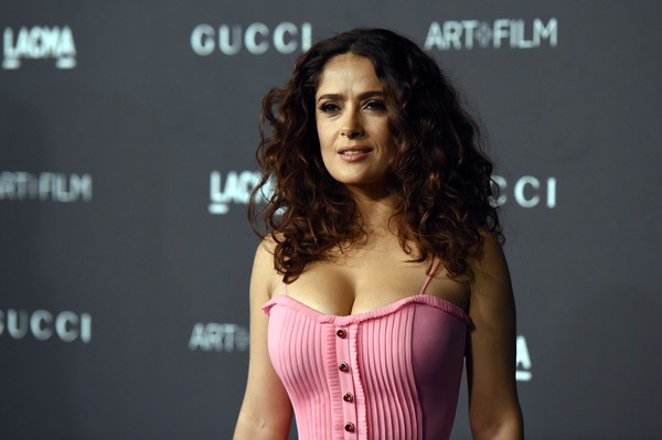 Choáng với “siêu vòng một” Salma Hayek - 10