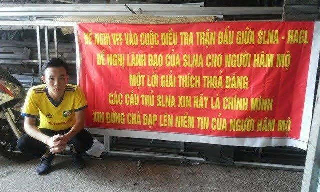 Các CĐV SL Nghệ An đã hết kiên nhẫn với đội bóng Các CĐV SL Nghệ An đã hết kiên nhẫn với đội bóng