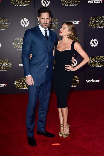 Mỹ nhân gợi tình khoe vòng một ngoại cỡ - 12
Người đẹp 43 tuổi đã là mẹ của một cậu cno trai năm nay 23 tuổi