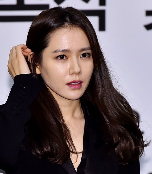 Son Ye Jin giải thích lý do muộn chồng - 3
Son Ye Jin muốn tìm kiếm một người đàn ông ấm áp và có thể sẻ chia với cô mọi điều trong cuộc sống.