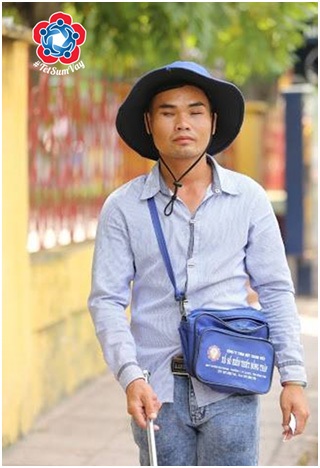 Anh bán vé số khiếm thị và ước mơ sum vầy ngày Tết - 1 Anh bán vé số khiếm thị và ước mơ sum vầy ngày Tết - 1