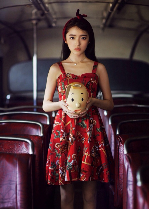 Sở hữu nhan sắc nổi bật, Trương Hạc Di được nhiều thương hiệu nổi tiếng mời kí hợp đồng làm gương mặt đại diện. Sở hữu nhan sắc nổi bật, Trương Hạc Di được nhiều thương hiệu nổi tiếng mời kí hợp đồng làm gương mặt đại diện.