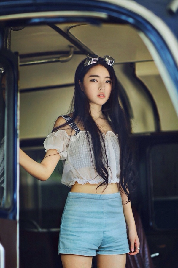 Cô gái xinh đẹp này hiện đang là sinh viên khoa Thiết kế đồ họa truyền thông của Học viện mĩ thuật trung ương TQ. Cô gái xinh đẹp này hiện đang là sinh viên khoa Thiết kế đồ họa truyền thông của Học viện mĩ thuật trung ương TQ.